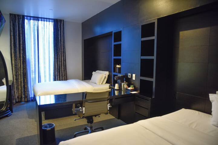 2 Queen Beds (7 of 11)
