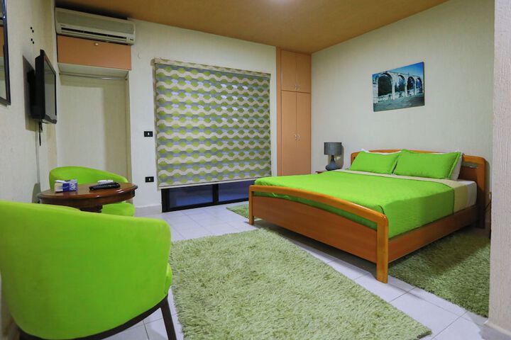 Room 38 of 83