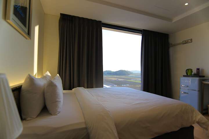 Room 44 of 190