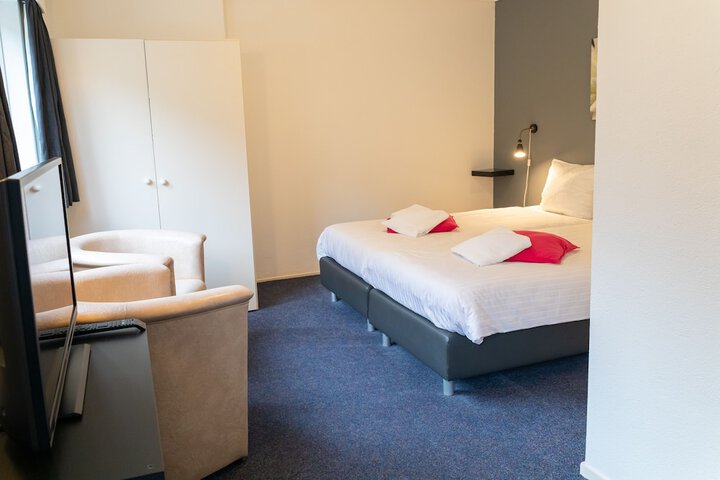 Room 15 of 99