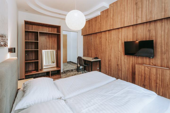 Room 18 of 129