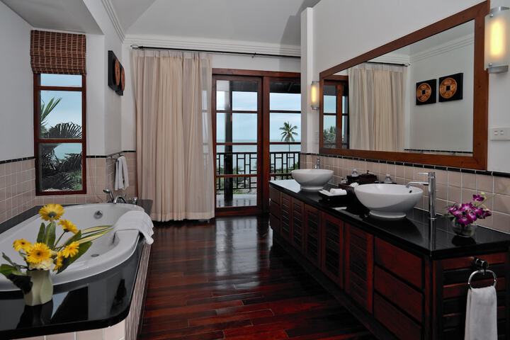Room 4 of 76