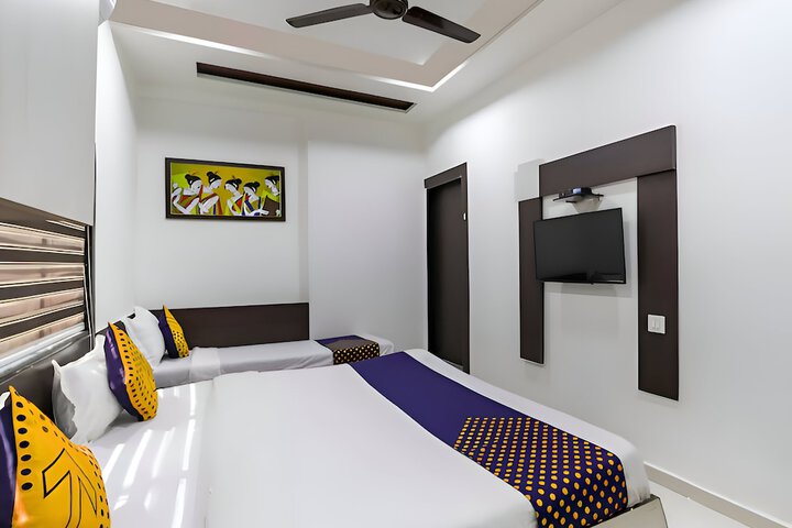 Room 13 of 23