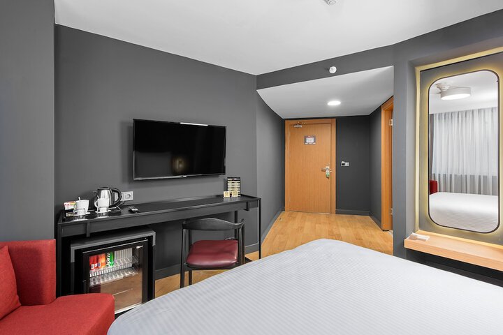 Room 50 of 143