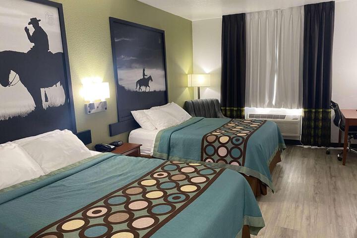 1 King Bed (3 of 6)
