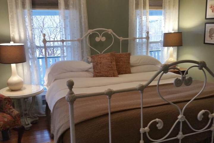 Room 4 of 41