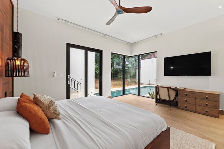 Room 9 of 38