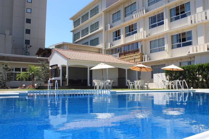 Pools & Facilities