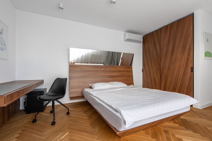 Room 4 of 37