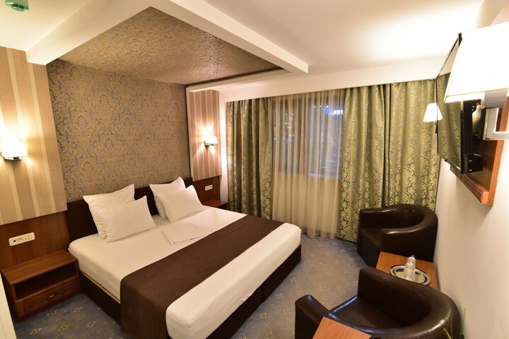 Room 8 of 36