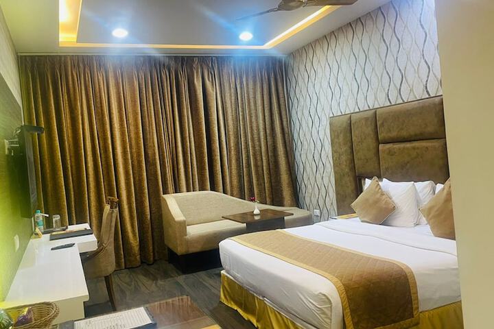 Room 21 of 77