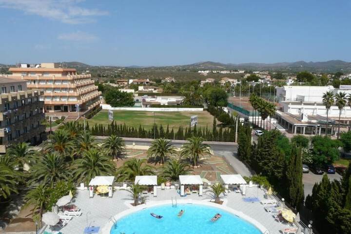 Hotel Pool