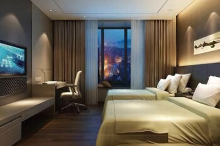 Room 5 of 7