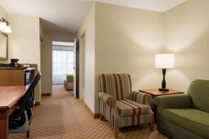 1 King Bed (6 of 14)