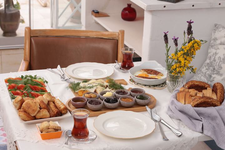 Breakfast/Coffee Service 24 of 32