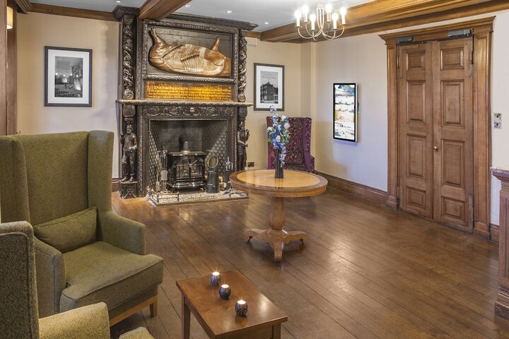 Entrance & Lobby