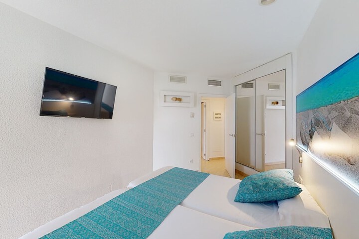 Room 27 of 82