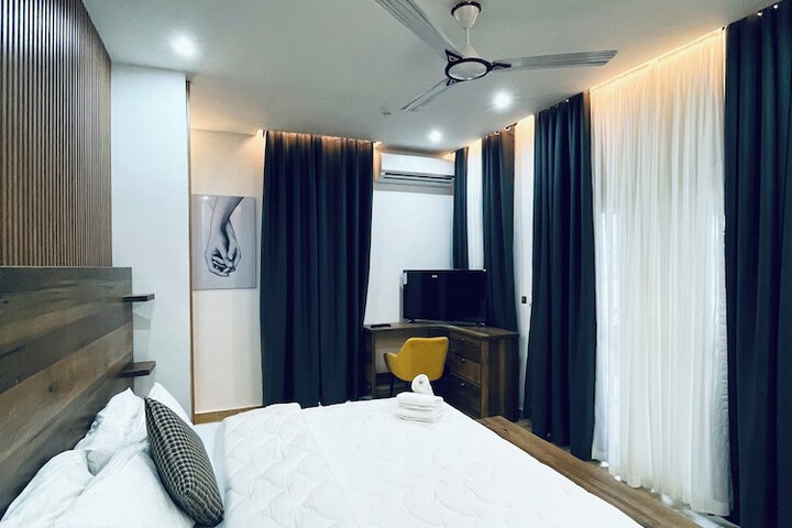 Room 44 of 166