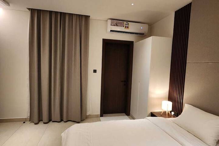 Room 10 of 16