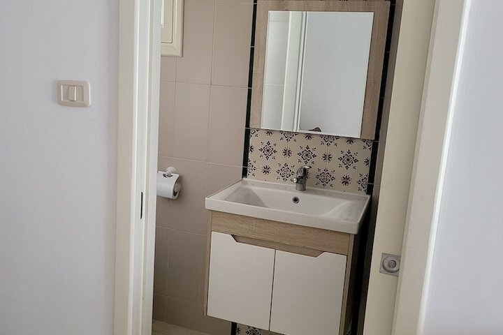 Room 14 of 28