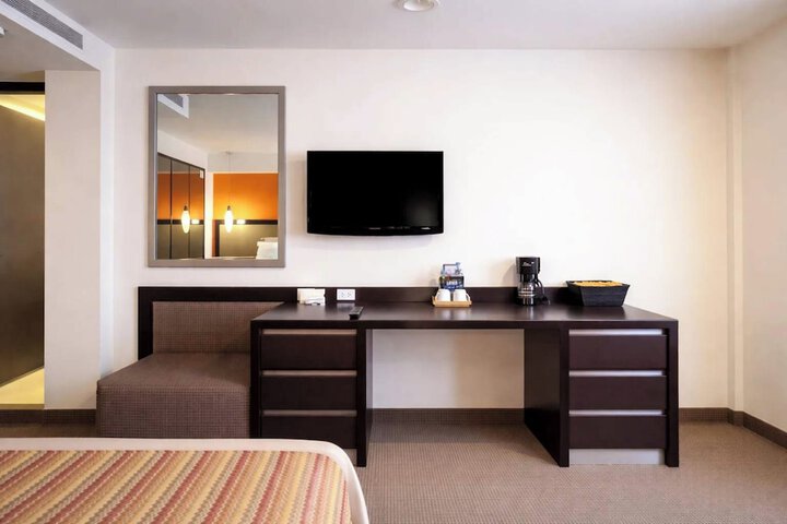Room 50 of 176