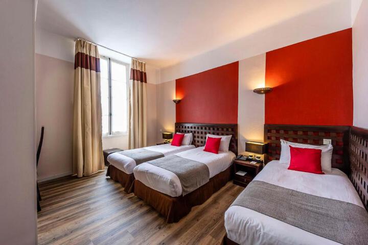 Hotel Suite Photo