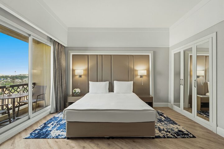 Room 70 of 335