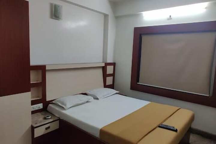 Room 9 of 20