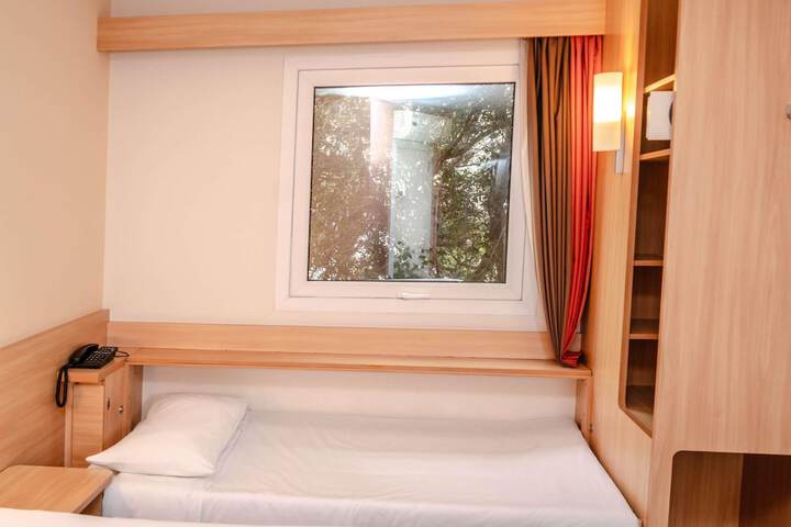 Room 6 of 113