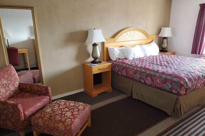 1 King Bed (7 of 14)