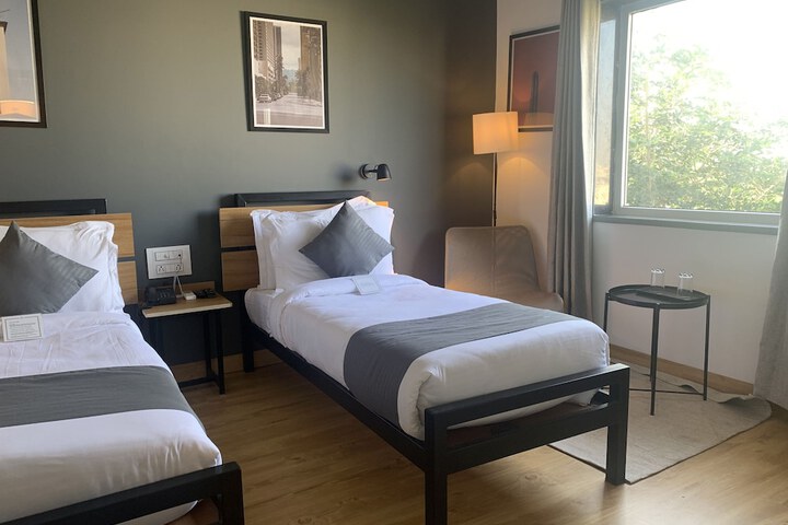 Room 6 of 25