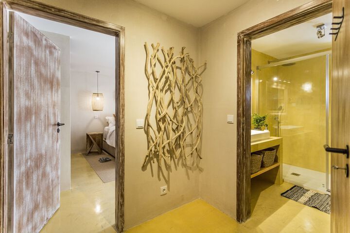 Room 3 of 118