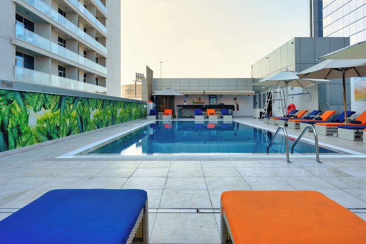Pool 70 of 107