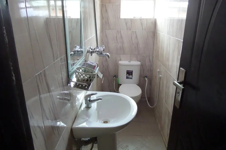 Room 9 of 13