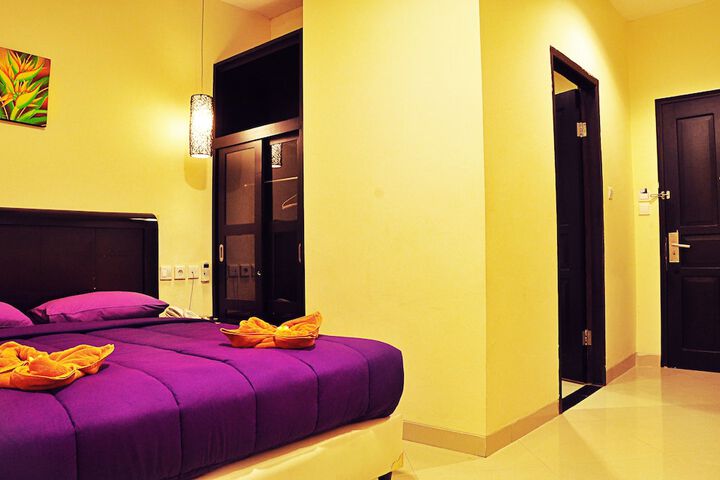 Room 4 of 28