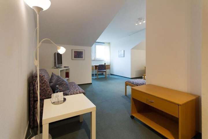 Room 9 of 17