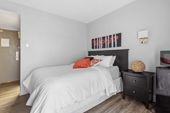 Room 6 of 30