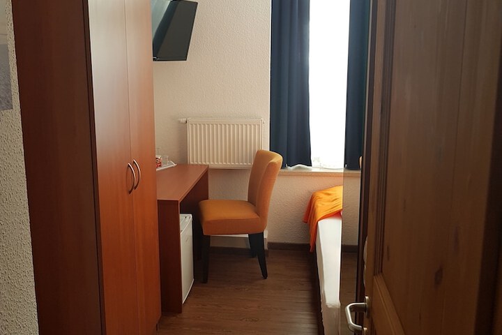 Room 12 of 52