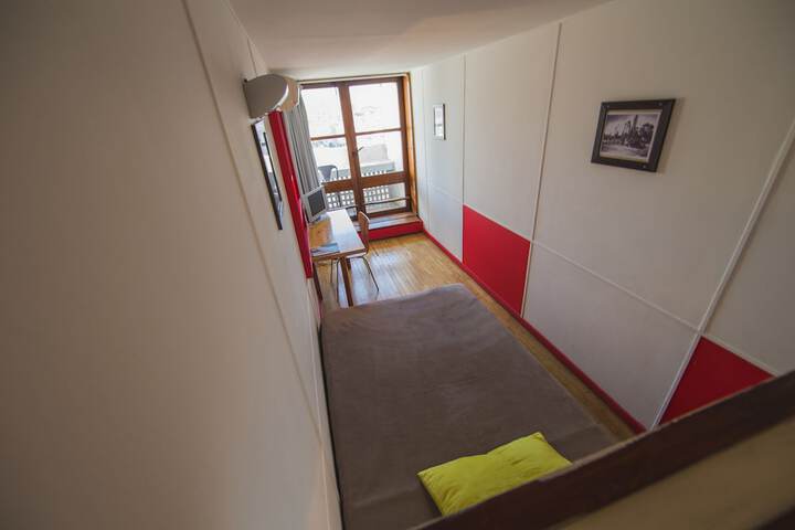 Room 6 of 98