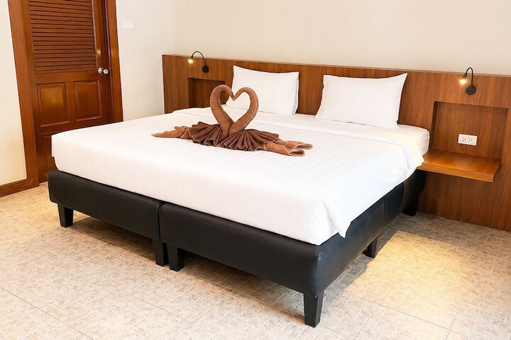 Room 10 of 77