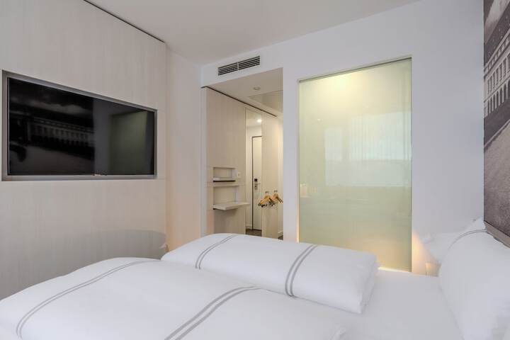 Room 7 of 40