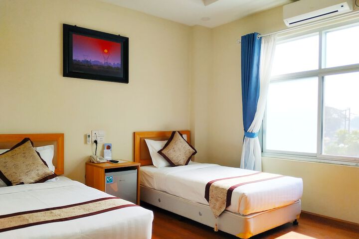 Room 14 of 33