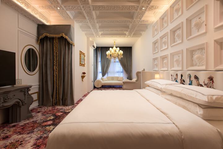 Room 6 of 195