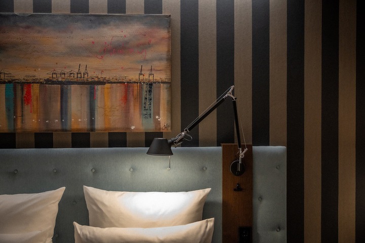 Room 6 of 50