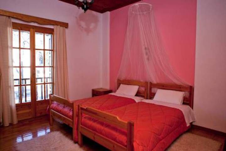 Room 2 of 7