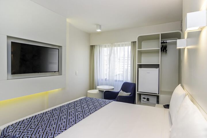 Room 27 of 102