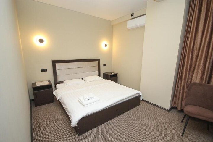 Room 8 of 14