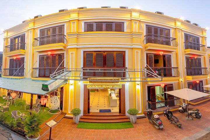 Golden River Hotel