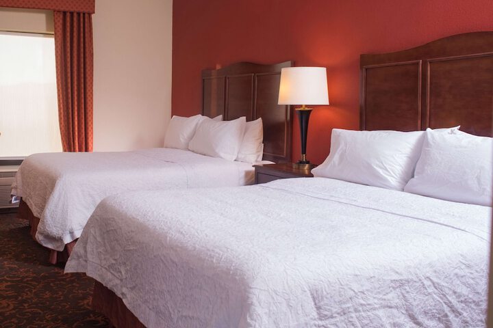 2 Queen Beds (6 of 11)
