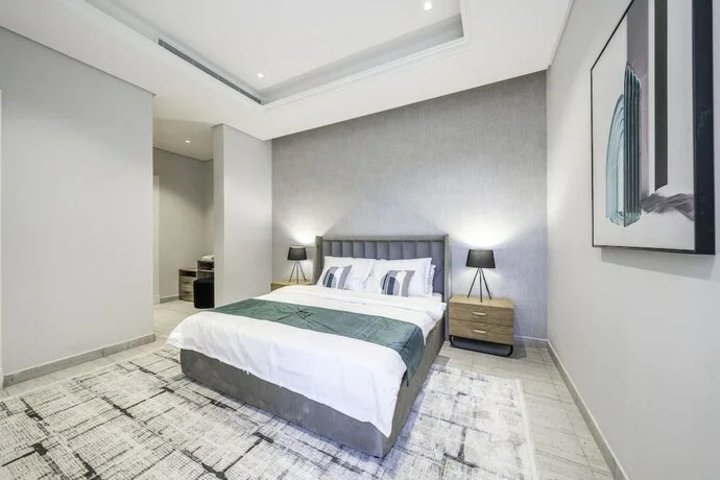 Room 10 of 12